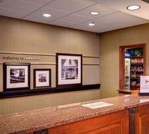 Hampton Inn & Suites Addison Lobby