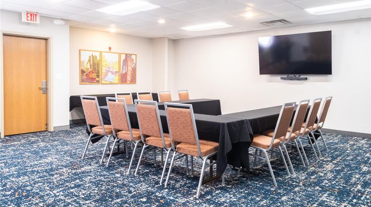 Hampton Inn & Suites Addison Meeting