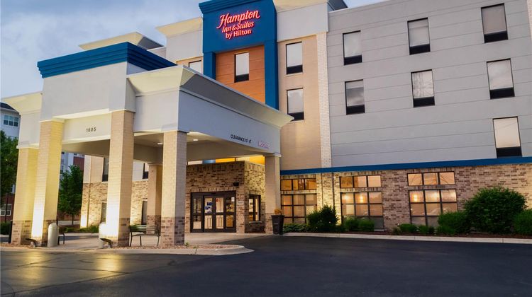 Hampton Inn & Suites Addison Exterior