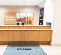 Hampton Inn & Suites Addison Lobby