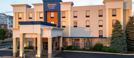 Hampton Inn & Suites Addison Exterior