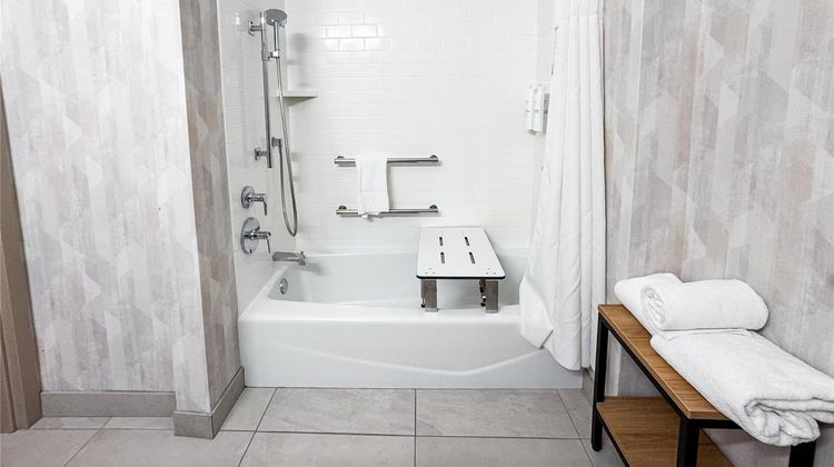 Hampton Inn & Suites Addison Room