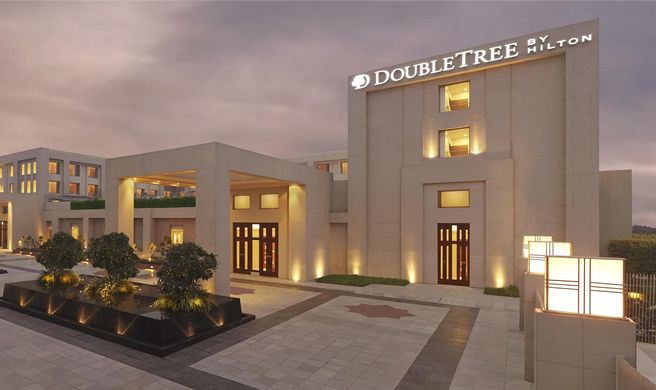 DoubleTree by Hilton Hotel Agra Exterior