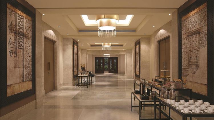 DoubleTree by Hilton Hotel Agra Lobby