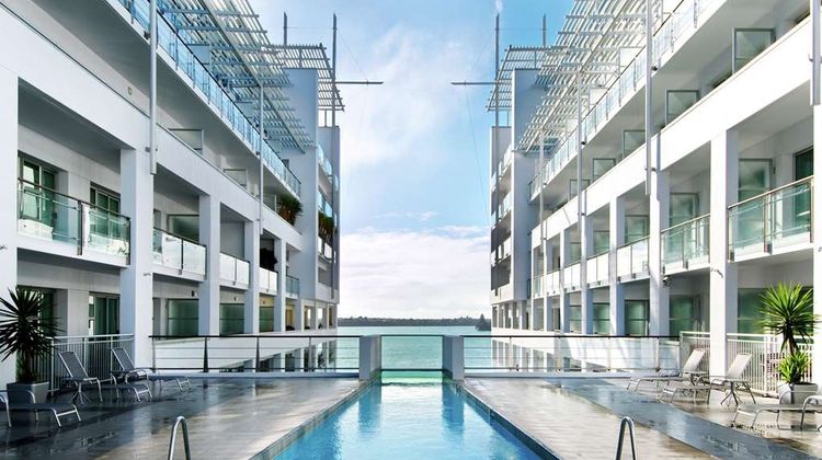 Hilton Auckland Pool