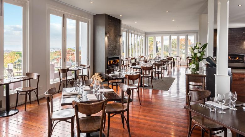 <b>Hilton Lake Taupo Restaurant</b>. Images powered by <a href="https://iceportal.shijigroup.com/" title="IcePortal" target="_blank">IcePortal</a>.