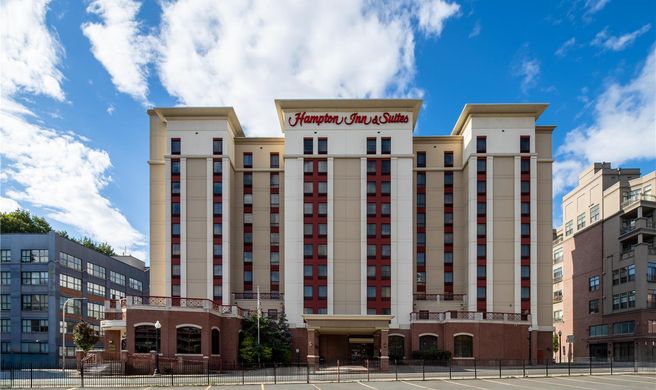 Hampton Inn & Suites Albany-Downtown Exterior