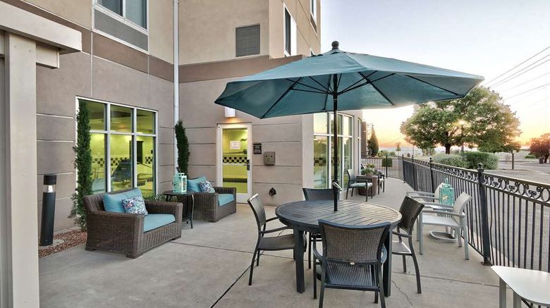 <b>Hilton Garden Inn Journal Center Exterior</b>. Images powered by <a href="https://iceportal.shijigroup.com/" title="IcePortal" target="_blank">IcePortal</a>.