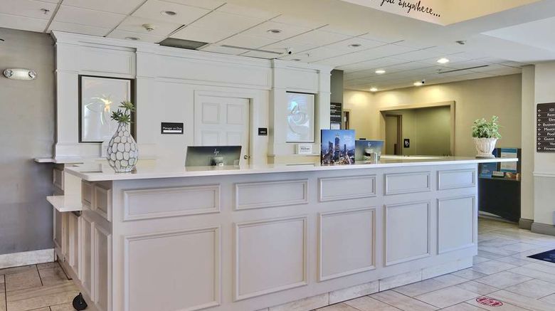 <b>Hilton Garden Inn Journal Center Lobby</b>. Images powered by <a href="https://iceportal.shijigroup.com/" title="IcePortal" target="_blank">IcePortal</a>.