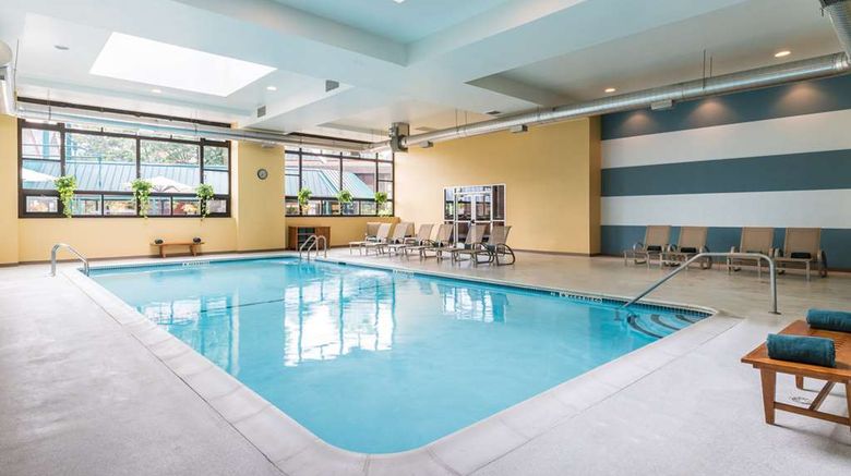 <b>The Saratoga Hilton Pool</b>. Images powered by <a href="https://iceportal.shijigroup.com/" title="IcePortal" target="_blank">IcePortal</a>.
