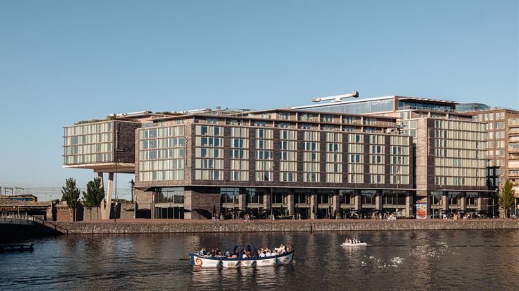 DoubleTree Amsterdam Centraal Station Exterior