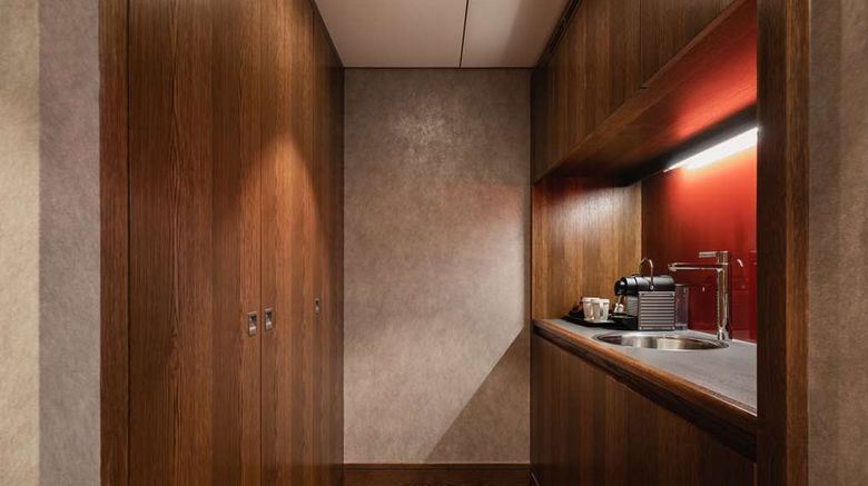 <b>Hilton The Hague Other</b>. Images powered by <a href="https://iceportal.shijigroup.com/" title="IcePortal" target="_blank">IcePortal</a>.