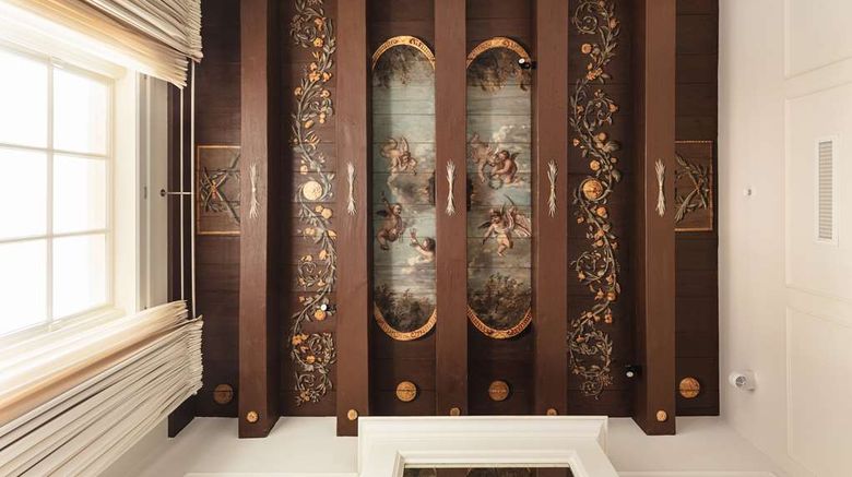 <b>Waldorf Astoria Amsterdam Room</b>. Images powered by <a href="https://iceportal.shijigroup.com/" title="IcePortal" target="_blank">IcePortal</a>.