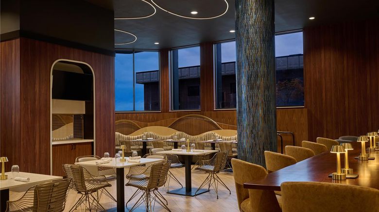 <b>Hilton Anchorage Restaurant</b>. Images powered by <a href="https://iceportal.shijigroup.com/" title="IcePortal" target="_blank">IcePortal</a>.