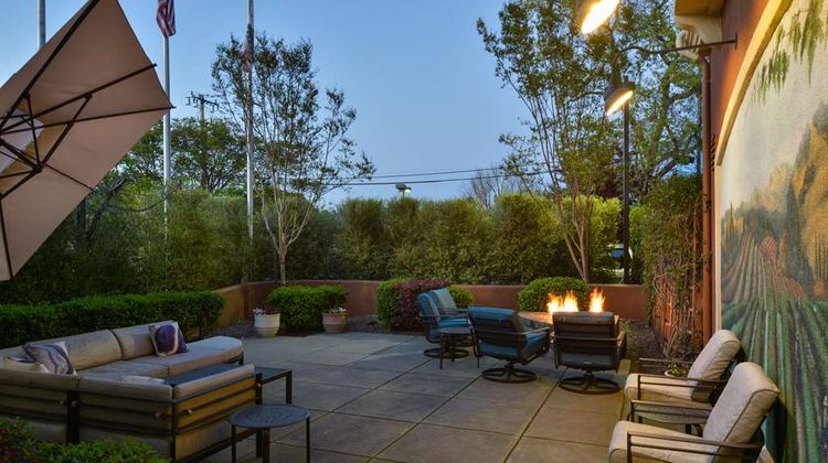 Hilton Garden Inn Napa Exterior