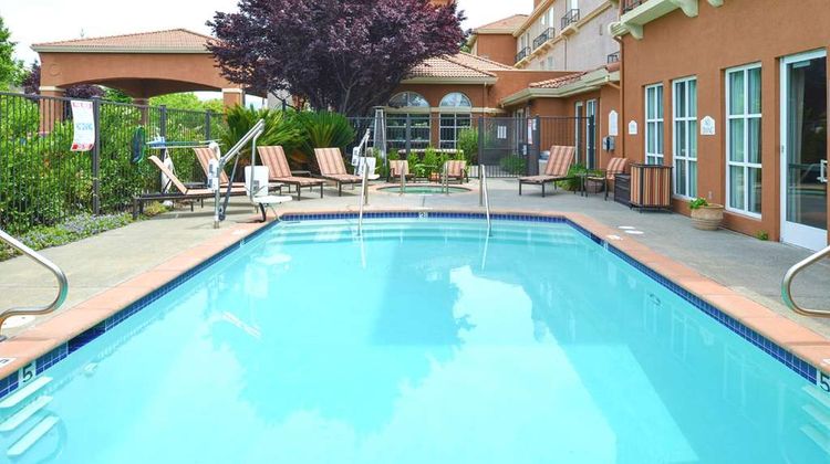 Hilton Garden Inn Napa Pool