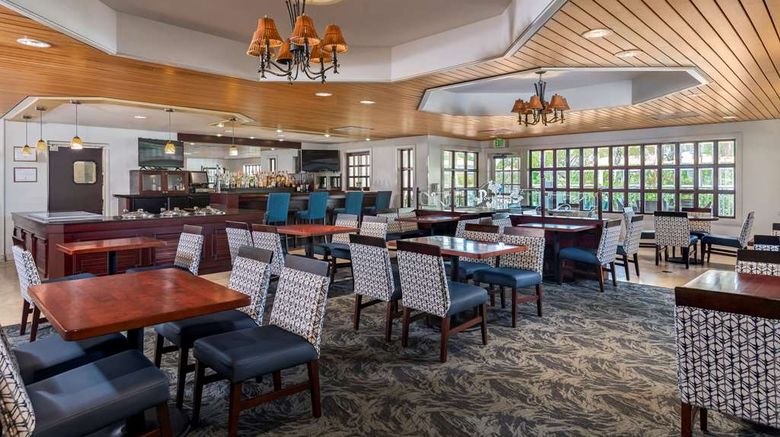 <b>DoubleTree Suites by Hilton Hotel Naples Restaurant</b>. Images powered by <a href="https://iceportal.shijigroup.com/" title="IcePortal" target="_blank">IcePortal</a>.