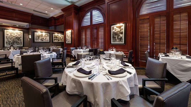 <b>Hilton Naples Restaurant</b>. Images powered by <a href="https://iceportal.shijigroup.com/" title="IcePortal" target="_blank">IcePortal</a>.