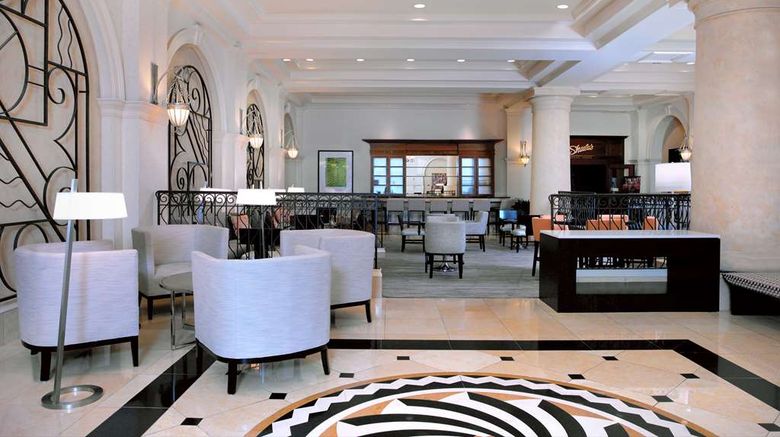 <b>Hilton Naples Lobby</b>. Images powered by <a href="https://iceportal.shijigroup.com/" title="IcePortal" target="_blank">IcePortal</a>.