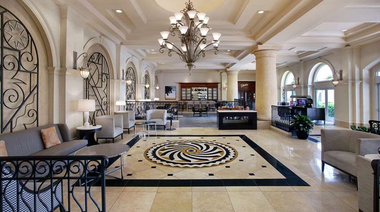 <b>Hilton Naples Lobby</b>. Images powered by <a href="https://iceportal.shijigroup.com/" title="IcePortal" target="_blank">IcePortal</a>.