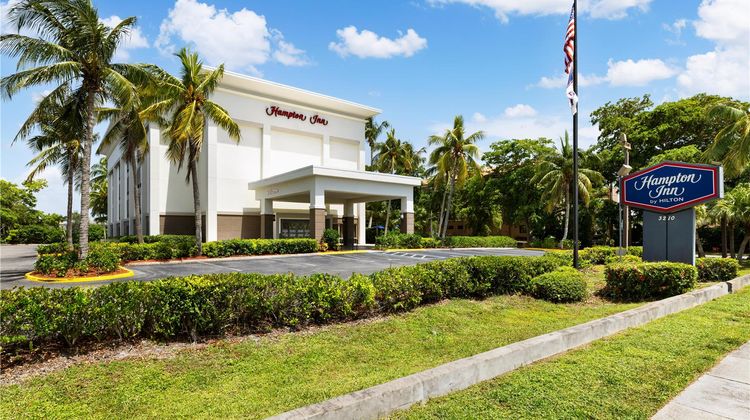 Hampton Inn Naples Central Exterior