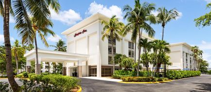 Hampton Inn Naples Central Exterior