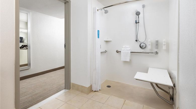 <b>Hampton Inn Naples Central Room</b>. Images powered by <a href="https://iceportal.shijigroup.com/" title="IcePortal" target="_blank">IcePortal</a>.