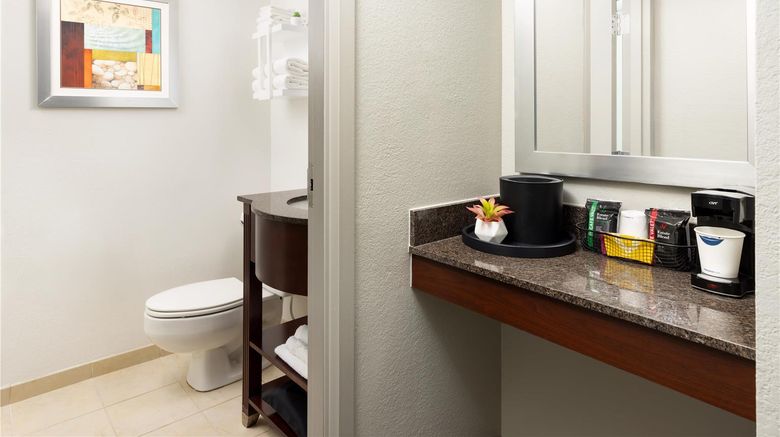 <b>Hampton Inn Naples Central Room</b>. Images powered by <a href="https://iceportal.shijigroup.com/" title="IcePortal" target="_blank">IcePortal</a>.