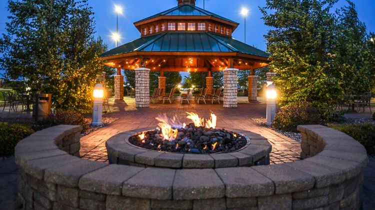 Hilton Garden Inn Watertown Exterior