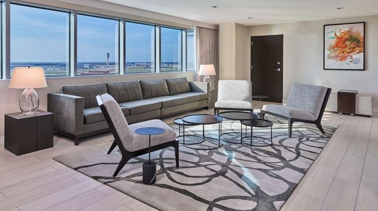 <b>Hilton Atlanta Airport Room</b>. Images powered by <a href="https://iceportal.shijigroup.com/" title="IcePortal" target="_blank">IcePortal</a>.