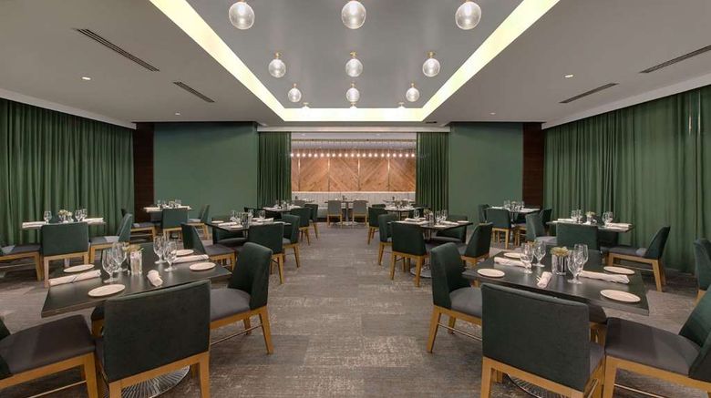 <b>Hilton Atlanta Restaurant</b>. Images powered by <a href="https://iceportal.shijigroup.com/" title="IcePortal" target="_blank">IcePortal</a>.