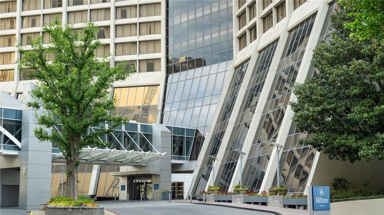 <b>Hilton Atlanta Exterior</b>. Images powered by <a href="https://iceportal.shijigroup.com/" title="IcePortal" target="_blank">IcePortal</a>.