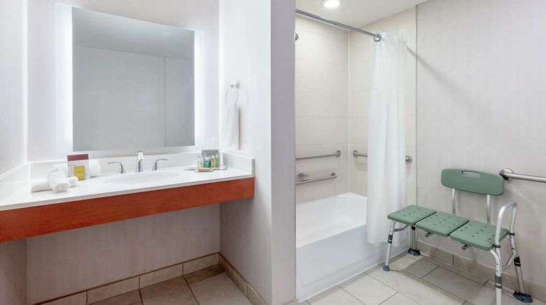 <b>DoubleTree Atlanta Airport Room</b>. Images powered by <a href="https://iceportal.shijigroup.com/" title="IcePortal" target="_blank">IcePortal</a>.