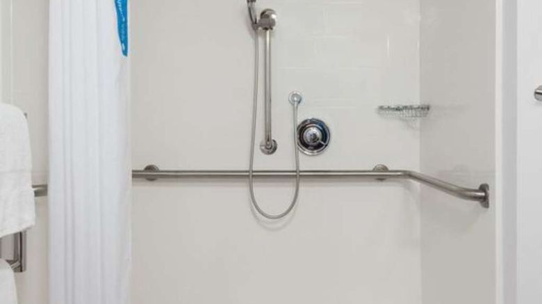 <b>Hampton Inn Atlanta-Perimeter Center Room</b>. Images powered by <a href="https://iceportal.shijigroup.com/" title="IcePortal" target="_blank">IcePortal</a>.