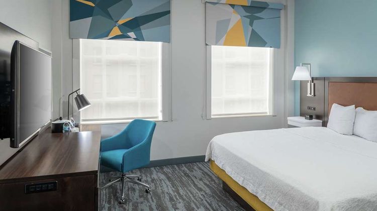 Hampton Inn & Suites Atlanta Downtown Room
