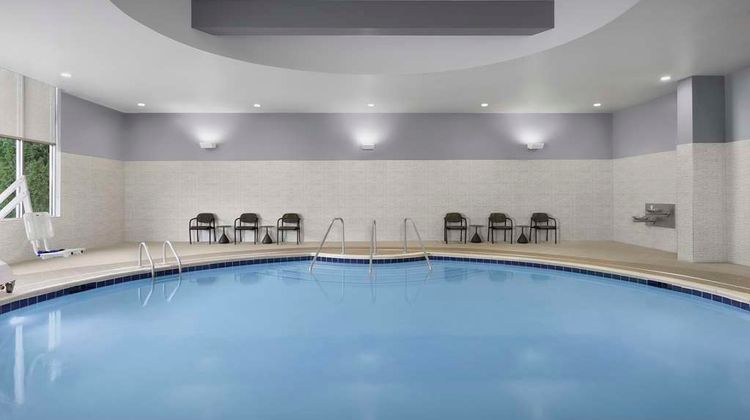 Embassy Suites Hotel Kennesaw Town Ctr Pool