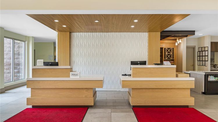 Hilton Garden Inn Atlanta Northpoint Lobby