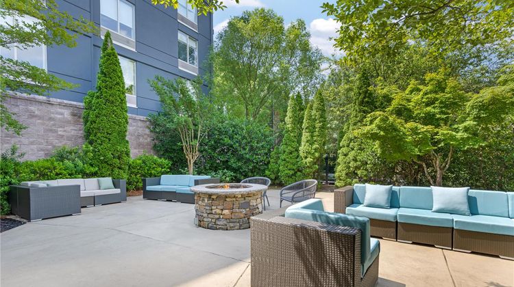 Hilton Garden Inn Atlanta Northpoint Exterior