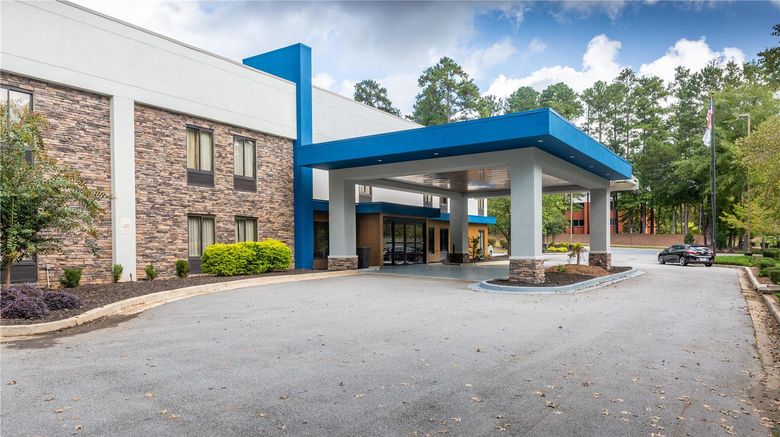 <b>Hampton Inn Peachtree City Exterior</b>. Images powered by <a href="https://iceportal.shijigroup.com/" title="IcePortal" target="_blank">IcePortal</a>.