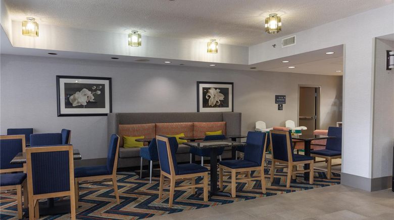 <b>Hampton Inn Peachtree City Lobby</b>. Images powered by <a href="https://iceportal.shijigroup.com/" title="IcePortal" target="_blank">IcePortal</a>.