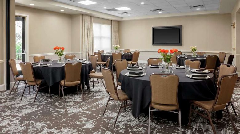 <b>Hilton Garden Inn Atlanta Perimeter Ctr Meeting</b>. Images powered by <a href="https://iceportal.shijigroup.com/" title="IcePortal" target="_blank">IcePortal</a>.