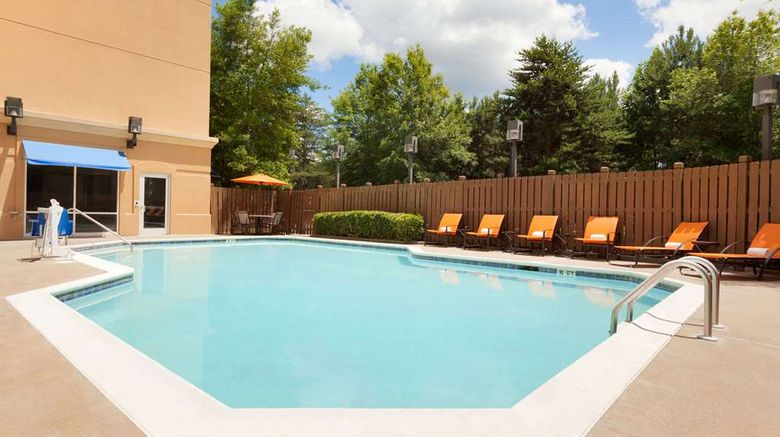<b>Embassy Suites Atlanta - Airport Pool</b>. Images powered by <a href="https://iceportal.shijigroup.com/" title="IcePortal" target="_blank">IcePortal</a>.