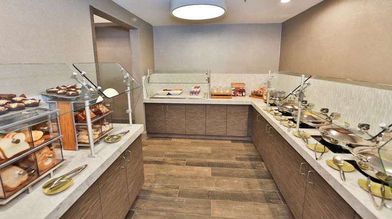 <b>DoubleTree Alpharetta Restaurant</b>. Images powered by <a href="https://iceportal.shijigroup.com/" title="IcePortal" target="_blank">IcePortal</a>.