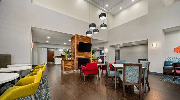 Hampton Inn & Suites Opelika I-85 Lobby