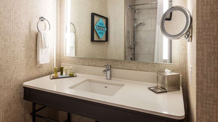Hilton Austin Airport Room