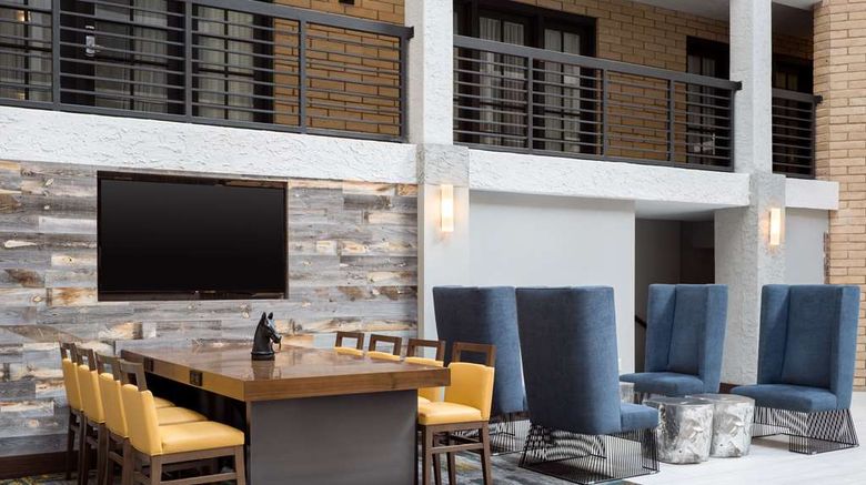<b>Embassy Suites Austin Central Lobby</b>. Images powered by <a href="https://iceportal.shijigroup.com/" title="IcePortal" target="_blank">IcePortal</a>.