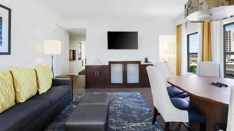 Hampton Inn & Suites Austin/Downtown Room