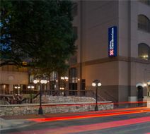 Hilton Garden Inn Austin Downtown Exterior