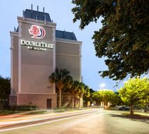 Doubletree by Hilton - University Area Exterior
