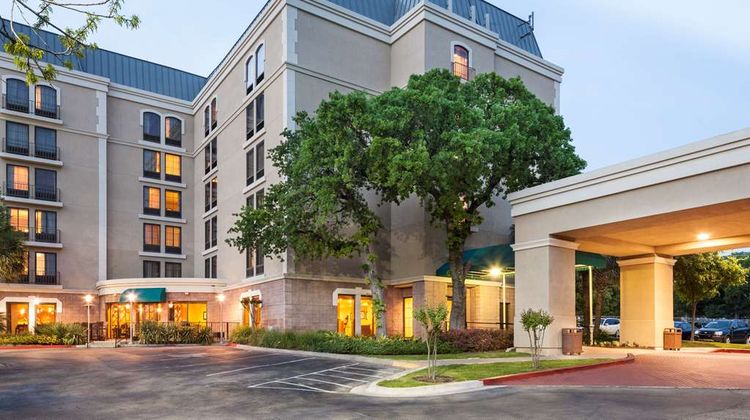 Doubletree by Hilton - University Area Exterior